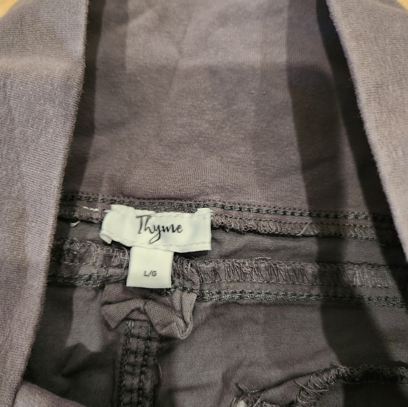 Thyme Maternity Shorts - Picture 2 of 2